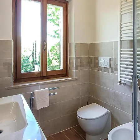 2 Bedroom Awesome In Σπίτι διακοπών *