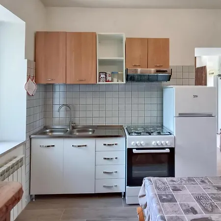 Σπίτι διακοπών 2 Bedroom Awesome In Preci